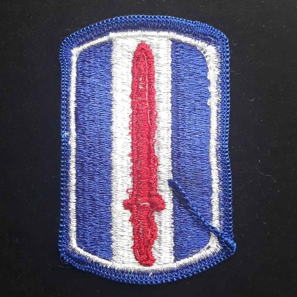 INTAGE U.S. MILITARY RED SWORD 193rd INFANTRY BRIGADE VIETNAM ERA PATCH
